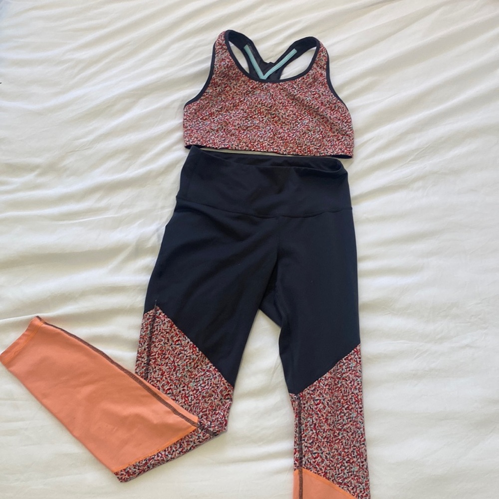 CONFETTI DESIGN MATCHING WORKOUT SET LEGGINGS SPORTS BRA GREY/PEACH
